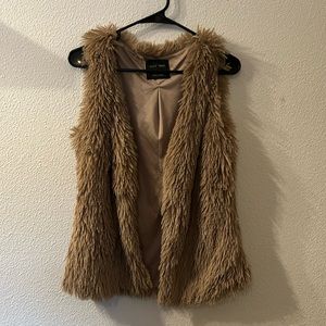 Love Tree faux fur vest with pockets size medium